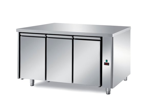 refrigerated ventilated tables with remote motor, 3 doors